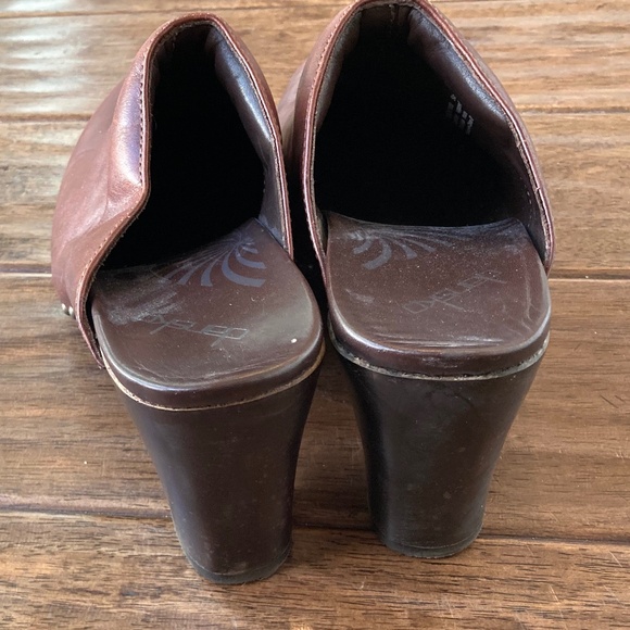 Dansko Rae Women’s Brown Leather Studded Heels Clogs Size 42 US 12 Slip On Heels - Picture 8 of 9